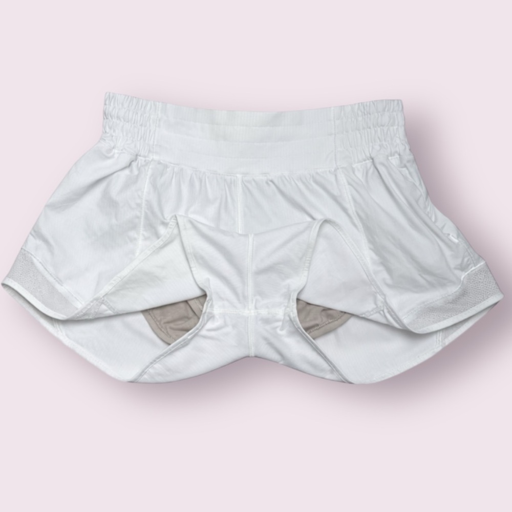 Lululemon Hotty Hot Short *High-Rise 2.5"
White Size 6 Style# W7AY1R - Picture 5 of 10